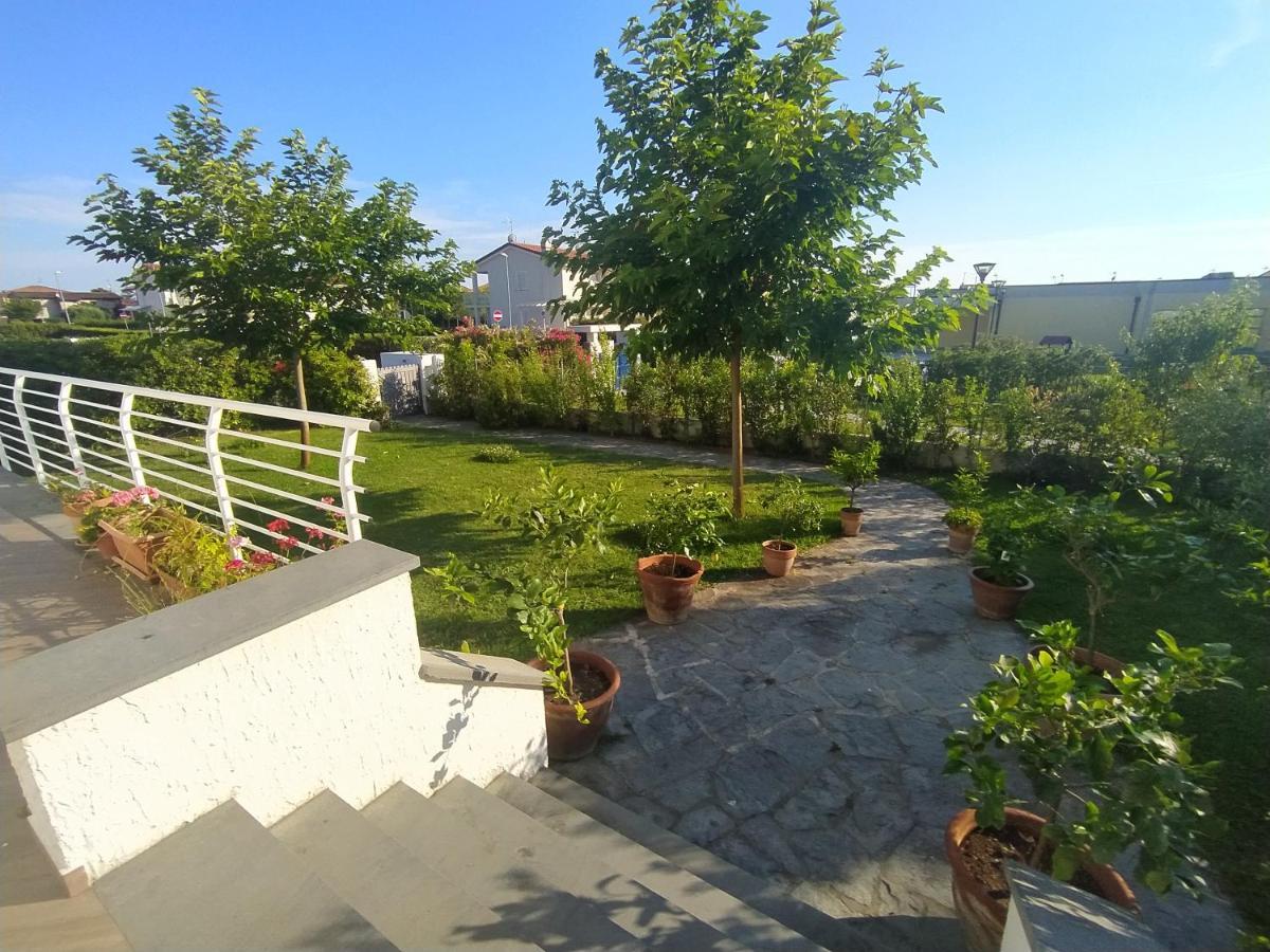 B&B Villa La Bouganville Camaiore Exterior photo
