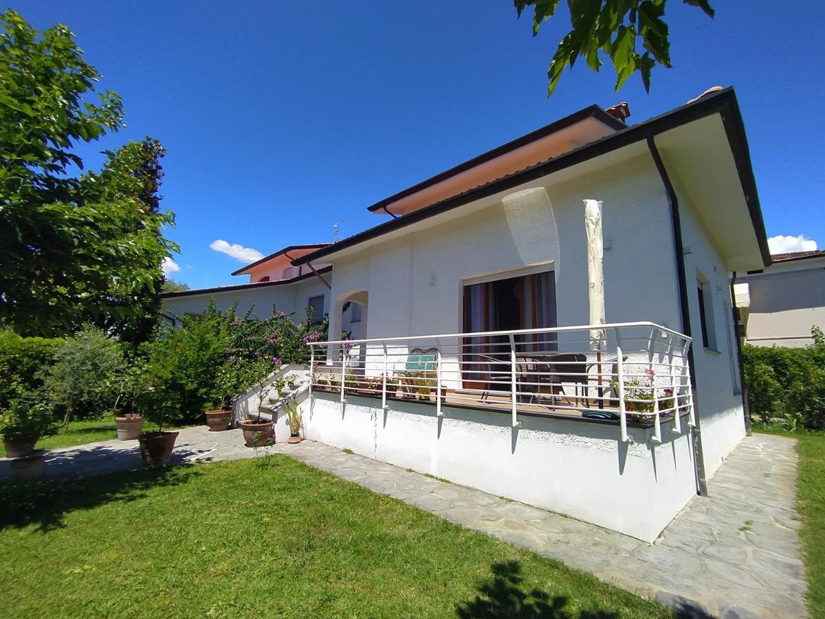 B&B Villa La Bouganville Camaiore Exterior photo