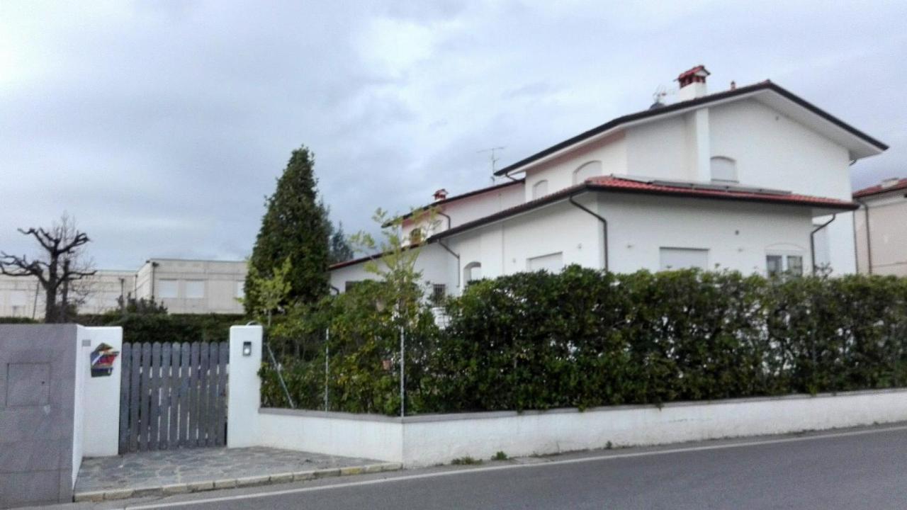 B&B Villa La Bouganville Camaiore Exterior photo